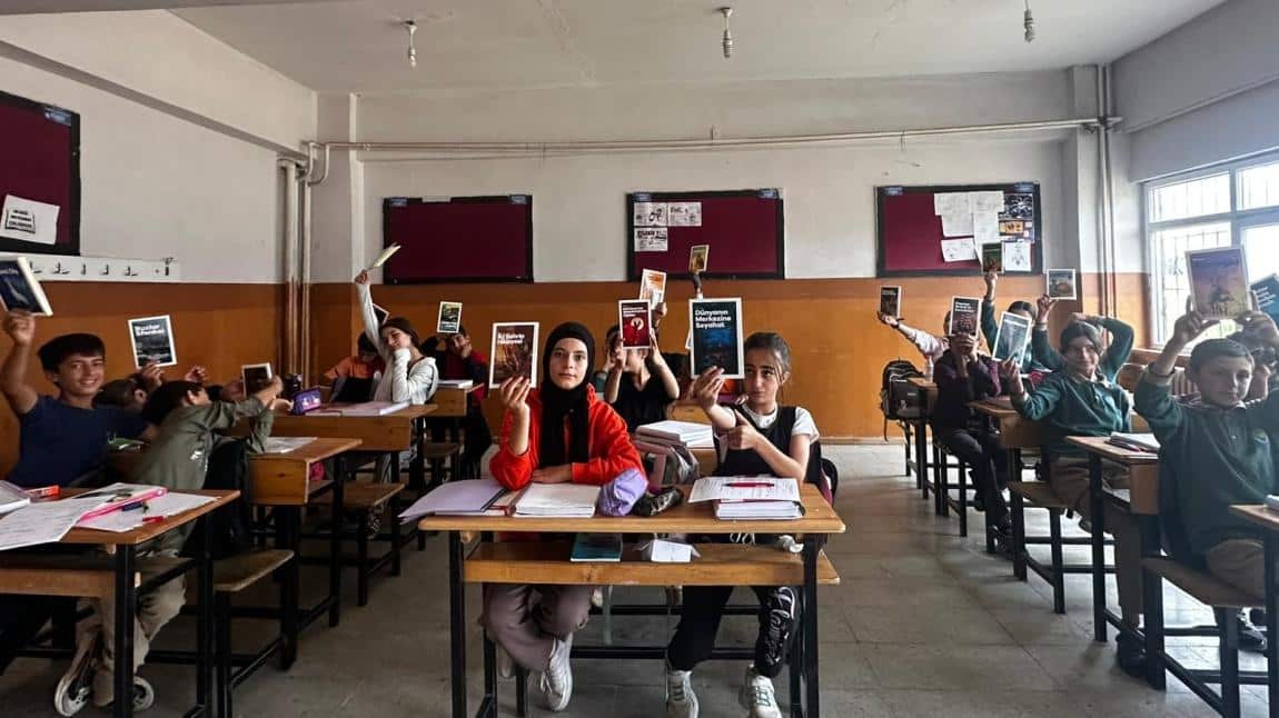 Öğrencilerimize Okuma Kitabı Dağıtıldı.